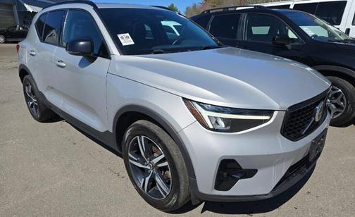 Silver Dawn Metallic 2023 Volvo XC40 B5 Plus Dark Theme