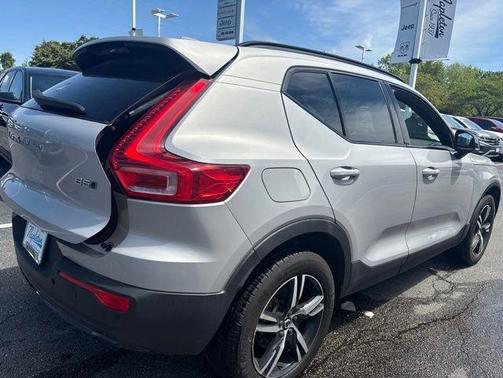 Silver Dawn Metallic 2023 Volvo XC40 B5 Plus Dark Theme
