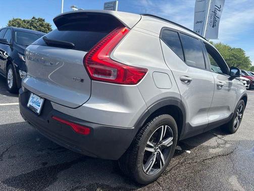 Silver Dawn Metallic 2023 Volvo XC40 B5 Plus Dark Theme