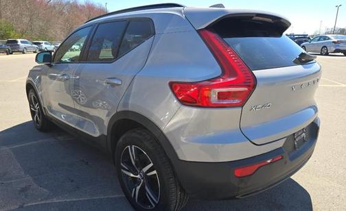 Silver Dawn Metallic 2023 Volvo XC40 B5 Plus Dark Theme