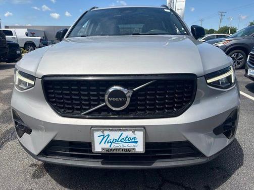 Silver Dawn Metallic 2023 Volvo XC40 B5 Plus Dark Theme