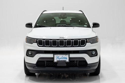 Bright White Clearcoat 2025 Jeep Compass Latitude