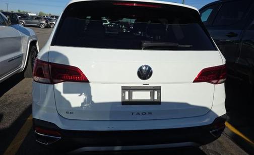 Pure White 2024 Volkswagen Taos 1.5T SE