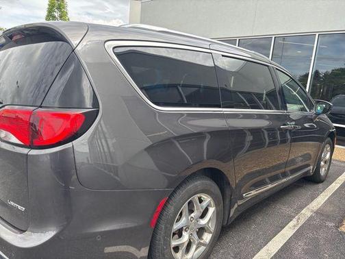 Granite Crystal Metallic Clearcoat 2017 Chrysler Pacifica Limited