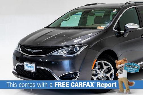 Granite Crystal Metallic Clearcoat 2017 Chrysler Pacifica Limited