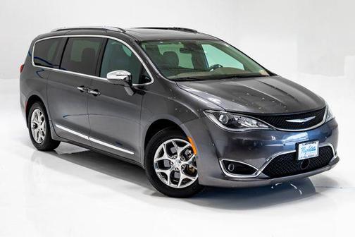 Granite Crystal Metallic Clearcoat 2017 Chrysler Pacifica Limited