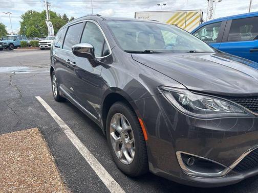 Granite Crystal Metallic Clearcoat 2017 Chrysler Pacifica Limited