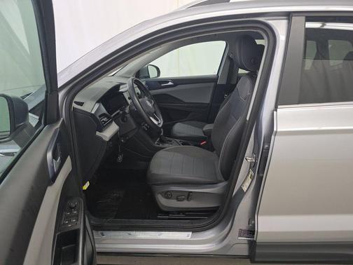 Silver Metallic 2023 Volkswagen Taos 1.5T SE