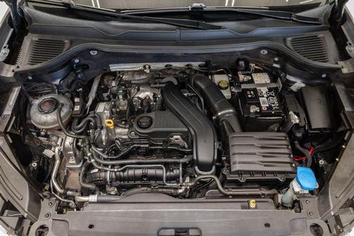 Platinum Gray Metallic 2024 Volkswagen Taos 1.5T SE