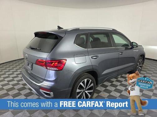 Platinum Gray Metallic 2024 Volkswagen Taos 1.5T SE