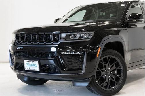 Diamond Black Crystal Pearlcoat 2026 Jeep Grand Cherokee L Summit