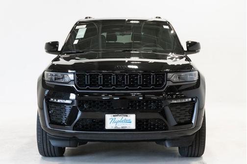 Diamond Black Crystal Pearlcoat 2026 Jeep Grand Cherokee L Summit
