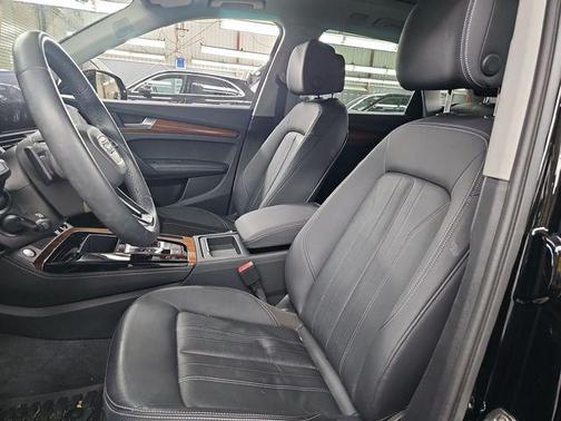 2022 Audi Q5 45 S line Premium Plus