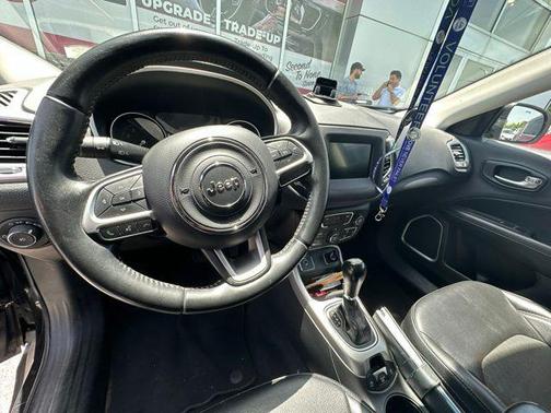 Diamond Black Crystal Pearlcoat 2019 Jeep Compass Latitude