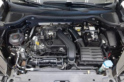 Deep Black Pearl 2024 Volkswagen Taos 1.5T SE