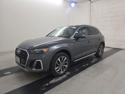 Daytona Gray Pearl Effect 2022 Audi Q5 45 S line Premium Plus