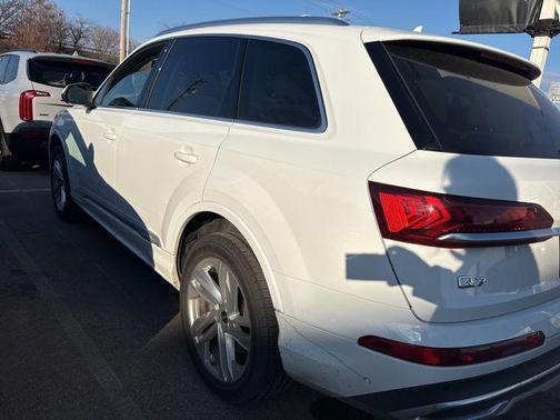 2023 Audi Q7 45 Premium