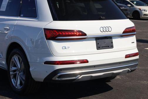 2023 Audi Q7 45 Premium