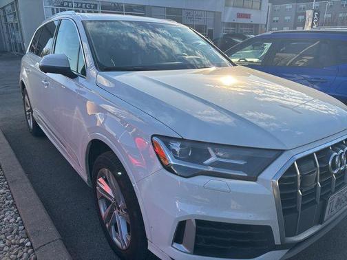 2023 Audi Q7 45 Premium