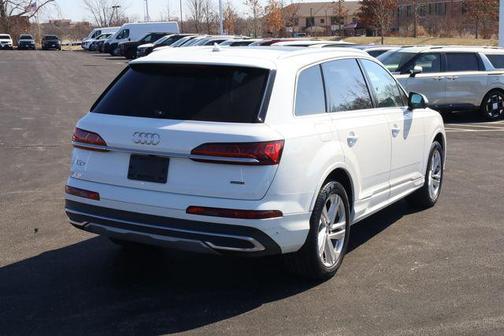 2023 Audi Q7 45 Premium
