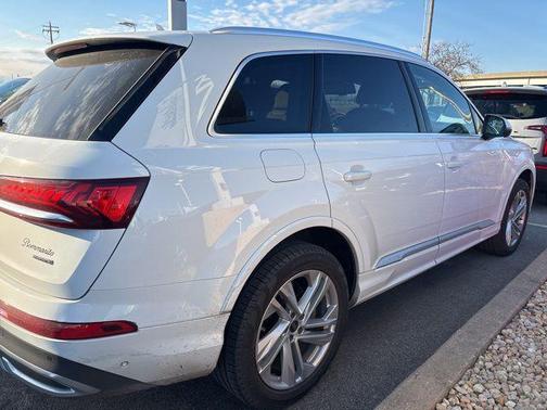 2023 Audi Q7 45 Premium