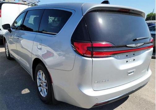 2023 Chrysler Pacifica Touring