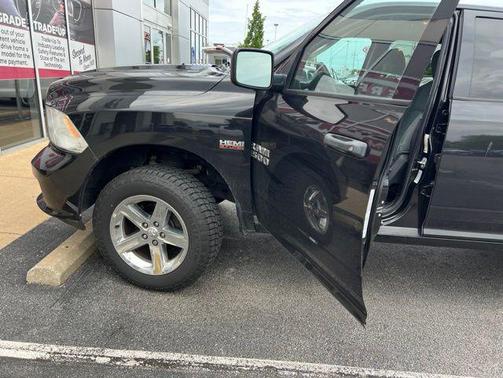 Brilliant Black Crystal Pearlcoat 2016 RAM 1500 Tradesman/Express