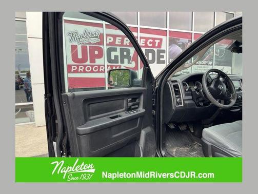 Brilliant Black Crystal Pearlcoat 2016 RAM 1500 Tradesman/Express
