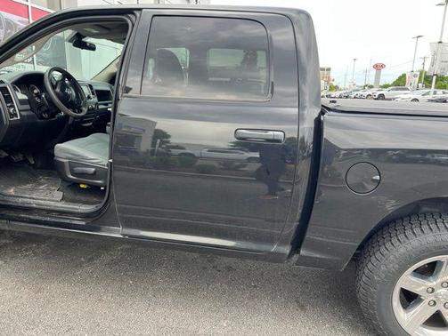Brilliant Black Crystal Pearlcoat 2016 RAM 1500 Tradesman/Express