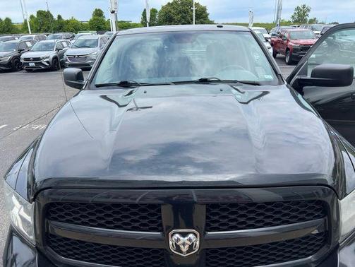 Brilliant Black Crystal Pearlcoat 2016 RAM 1500 Tradesman/Express