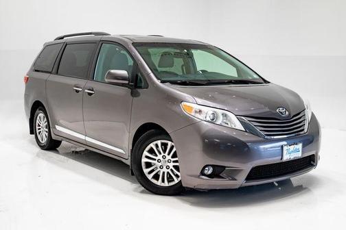 Predawn Gray Mica 2017 Toyota Sienna XLE