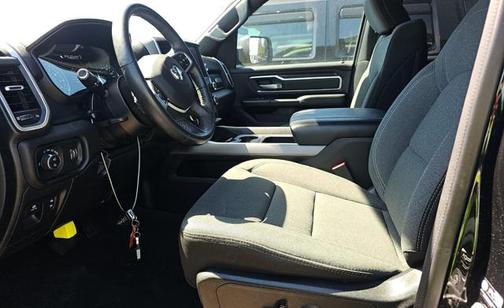 Diamond Black Crystal Pearlcoat 2023 RAM 1500 Big Horn/Lone Star