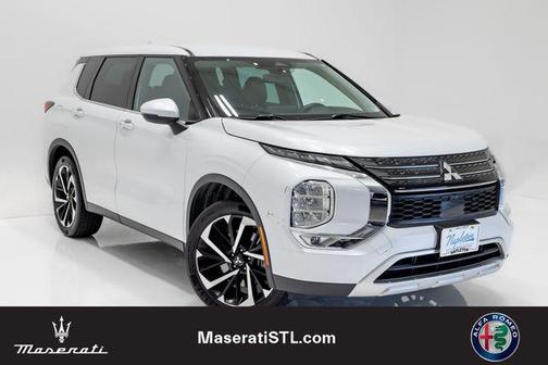 White Diamond 2023 Mitsubishi Outlander SE Black Edition 2WD