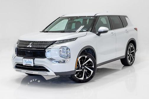 White Diamond 2023 Mitsubishi Outlander SE Black Edition 2WD