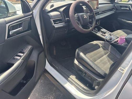 White Diamond 2023 Mitsubishi Outlander SE Black Edition 2WD