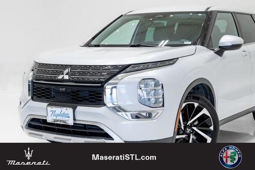 White Diamond 2023 Mitsubishi Outlander SE Black Edition 2WD