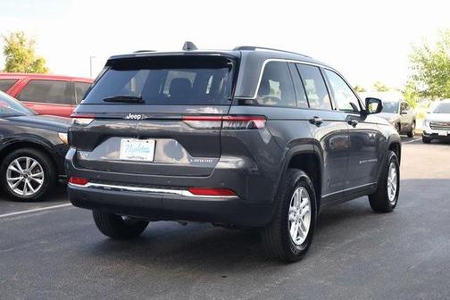 2022 Jeep Grand Cherokee Laredo
