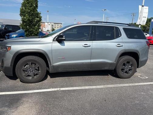 2023 GMC Acadia AWD AT4