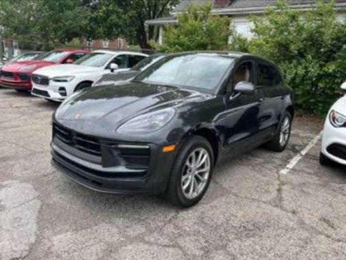 Volcano Grey Metallic 2024 Porsche Macan Macan
