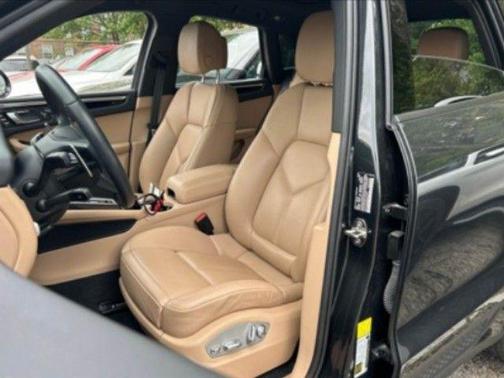 Volcano Grey Metallic 2024 Porsche Macan Macan