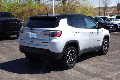 Silver Zynith Metallic Clearcoat 2025 Jeep Compass Trailhawk