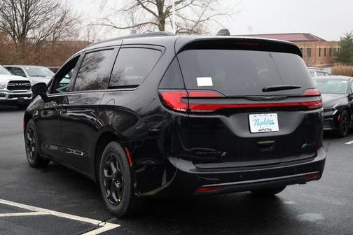 2025 Chrysler Pacifica Hybrid Premium S Appearance Pkg