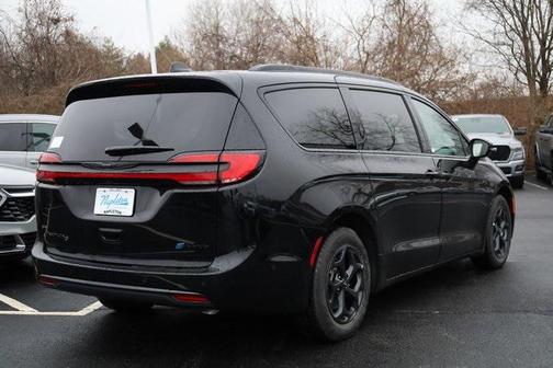 2025 Chrysler Pacifica Hybrid Premium S Appearance Pkg