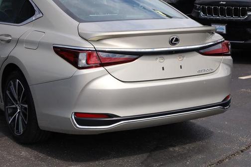 2024 Lexus ES 300h Base