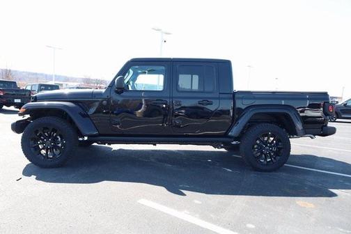 2025 Jeep Gladiator Nighthawk
