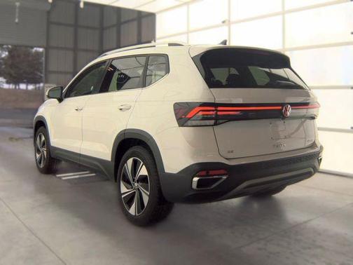 Pure White 2025 Volkswagen Taos 1.5T SE