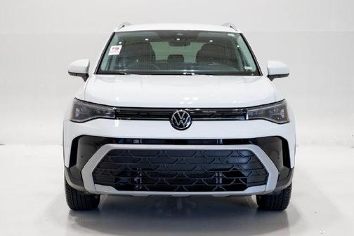 Pure White 2025 Volkswagen Taos 1.5T SE