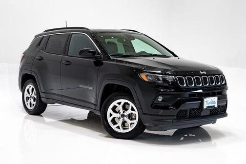Diamond Black Crystal Pearlcoat 2025 Jeep Compass Latitude