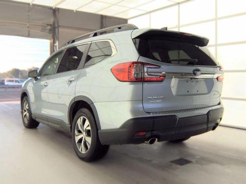Ice Silver Metallic 2023 Subaru Ascent Premium 8-Passenger
