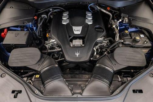 Blu Emozione Metallic 2023 Maserati Levante GT